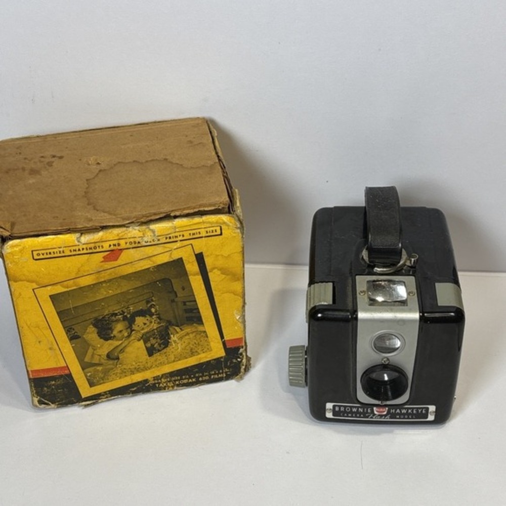 VINTAGE 1950s Kodak Brownie HAWKEYE CAMERA w/original Box. Not Tested